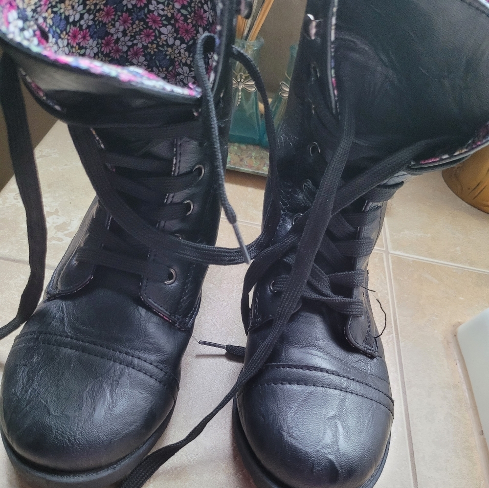 Beautiful boots for little girls, very trendy